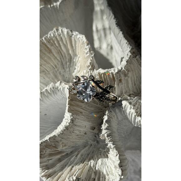 925 Sterling Silver White Topaz Flower Ring Size 5 - Picture 5 of 11